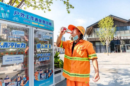 央视镜头里的武汉远洋里：“越取越多	”的爱心冰柜，藏着整座城市的温度
