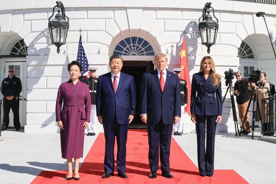 习近平和彭丽媛同特朗普夫妇茶叙，高清大图来了！